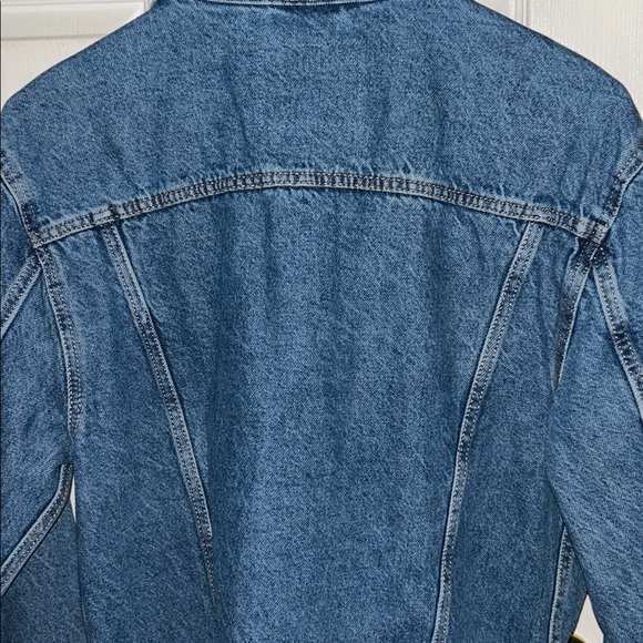 Levi’s Ex—BF oversized trucker jean jacket - Picture 10 of 10
